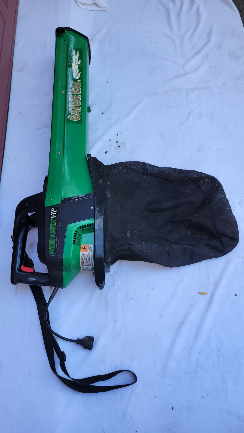 Weed Eater Gator Vac Blower/Mulcher with Bag
