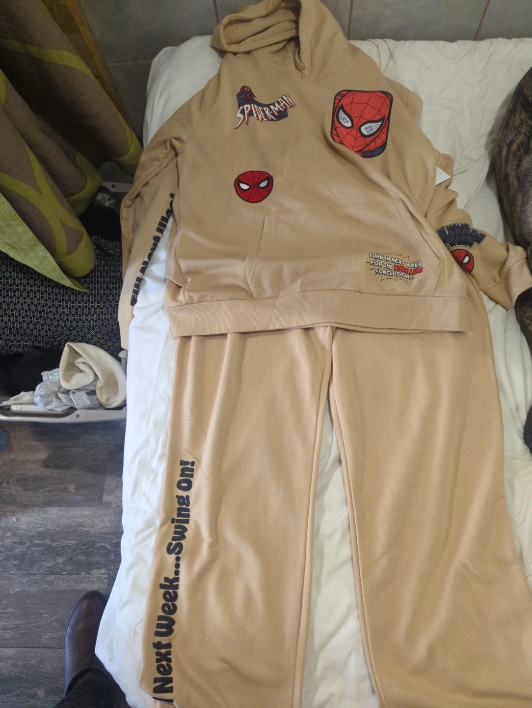 Spider man biege track suit