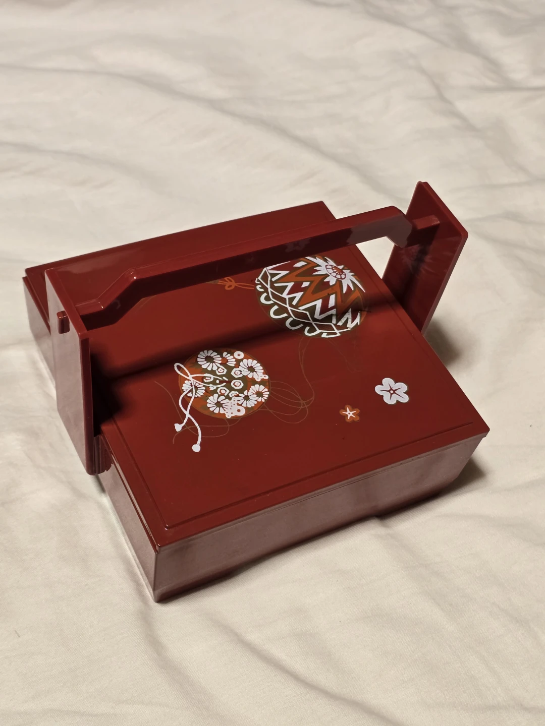 VINTAGE  Red Lacquer plastic Bento/sewing  Box with Handle - photo 3