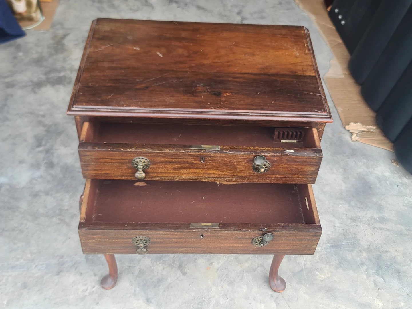 Antique Queen Anne Style Two-Drawer Side Table - photo 4