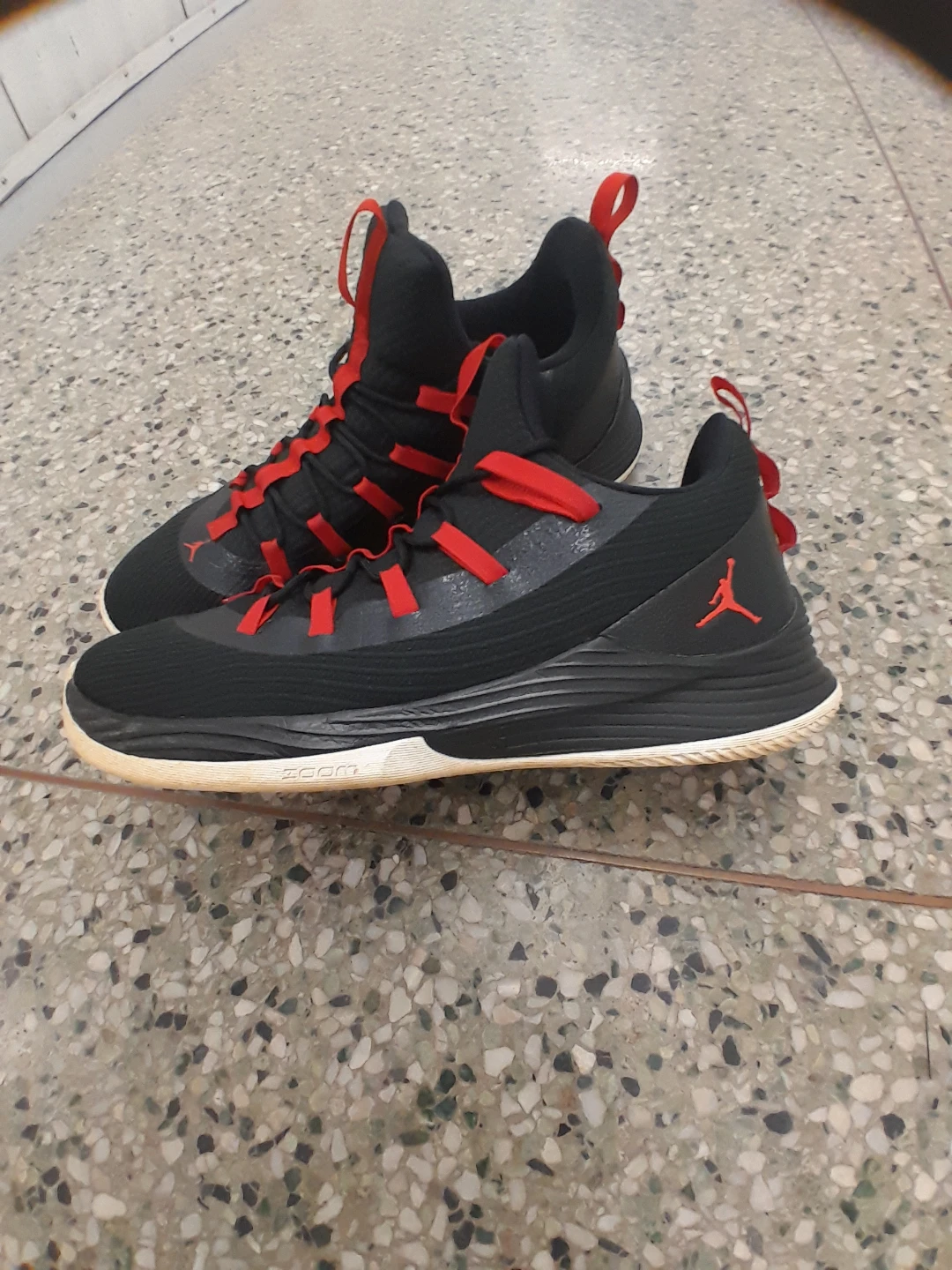 Air Jordan Basketball Shoes Men's Size 13 - photo 2