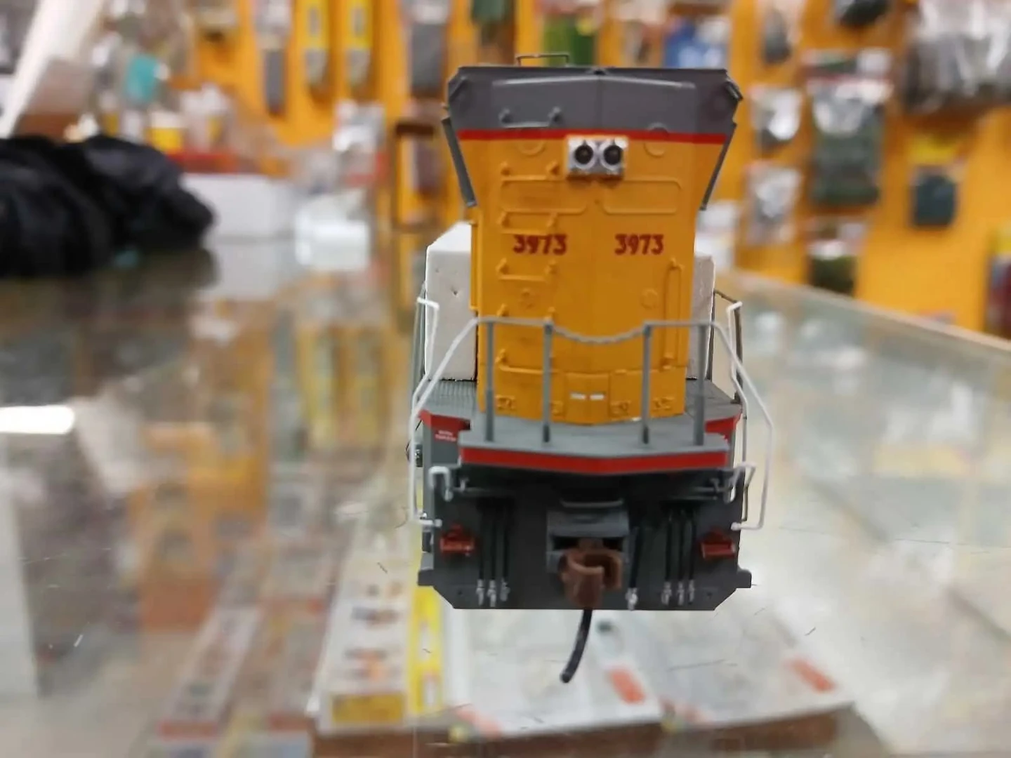 Union Pacific 3973 Model Train Locomotive - photo 5