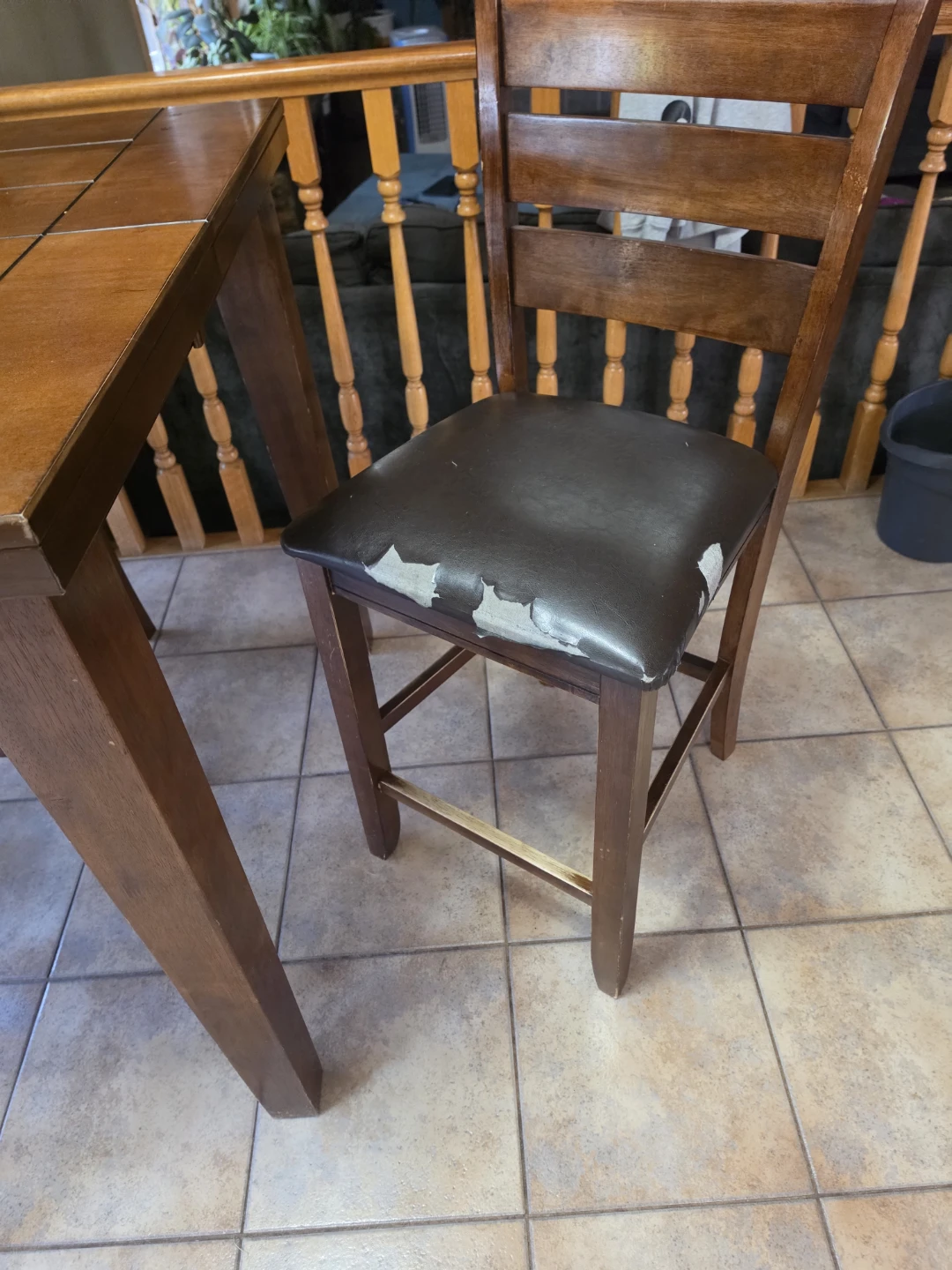 Bar height table with 6 chairs - photo 3