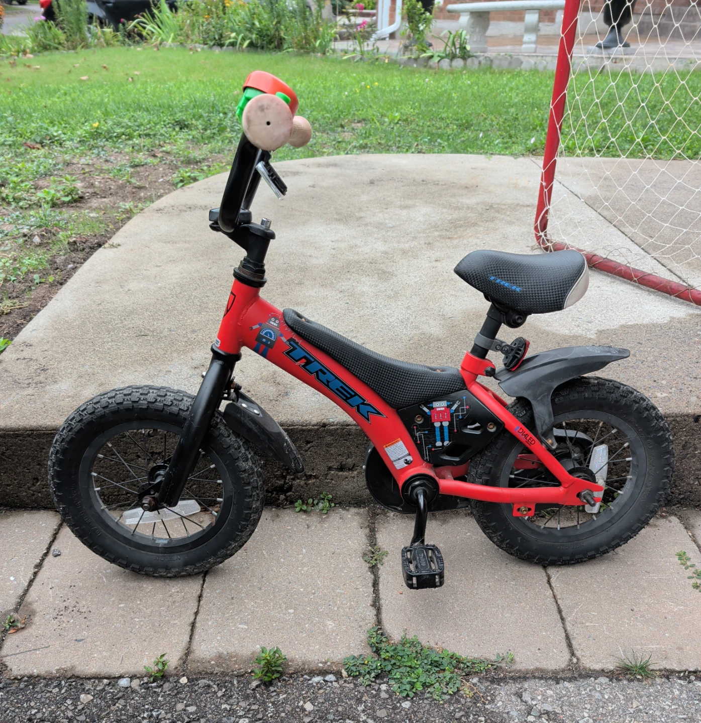 Trek "Dialed" Kids Bike