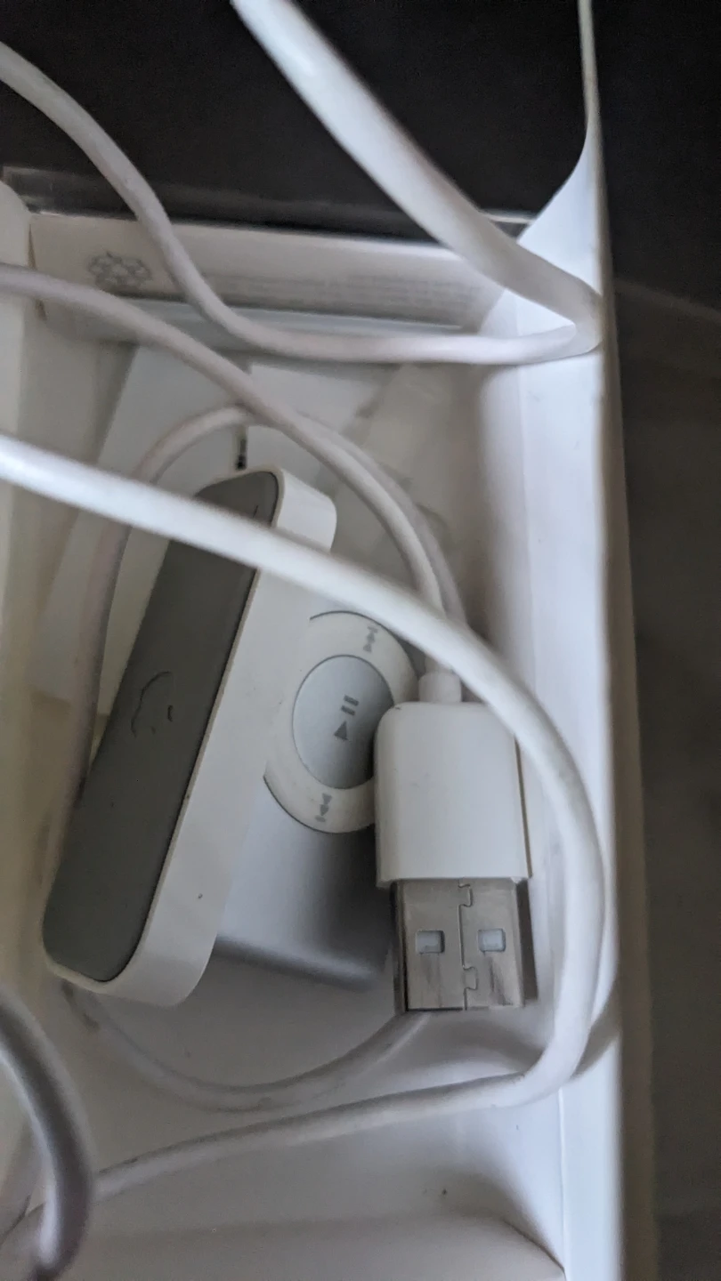 Apple iPod Shuffle Dock and Clip - photo 5