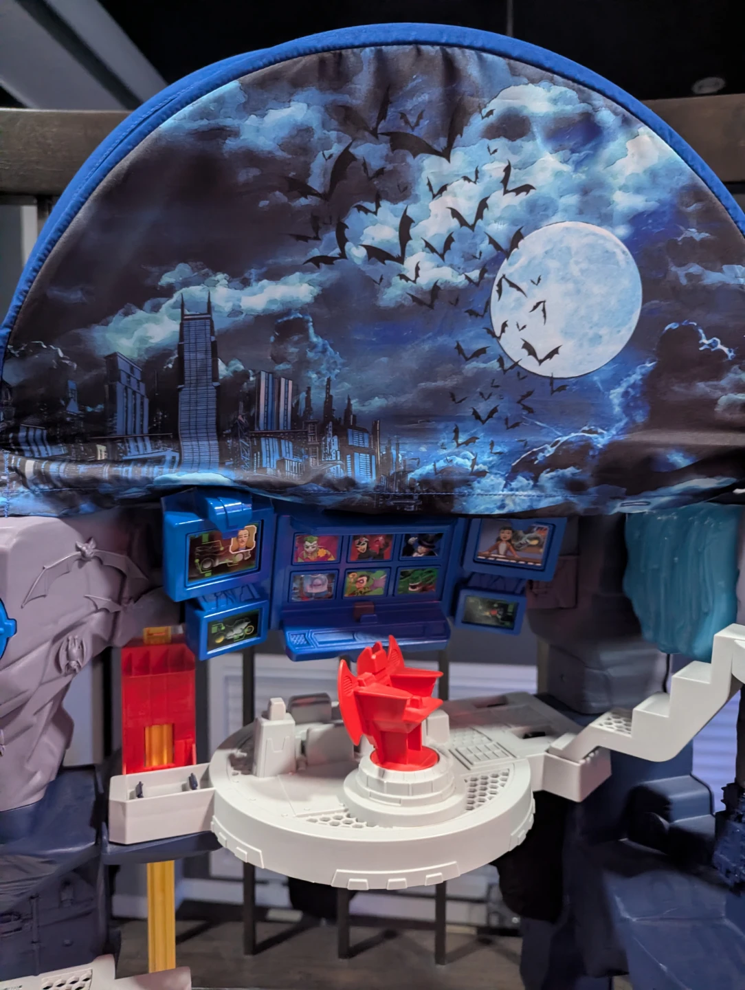 Fisher-Price Imaginext DC Super Friends Batman Batcave Playset - photo 4