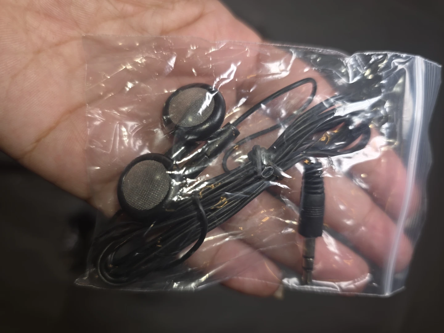 90 Black Earbud Headphones with 3.5mm Jack 90 HEADPHONES IN BAG - photo 4