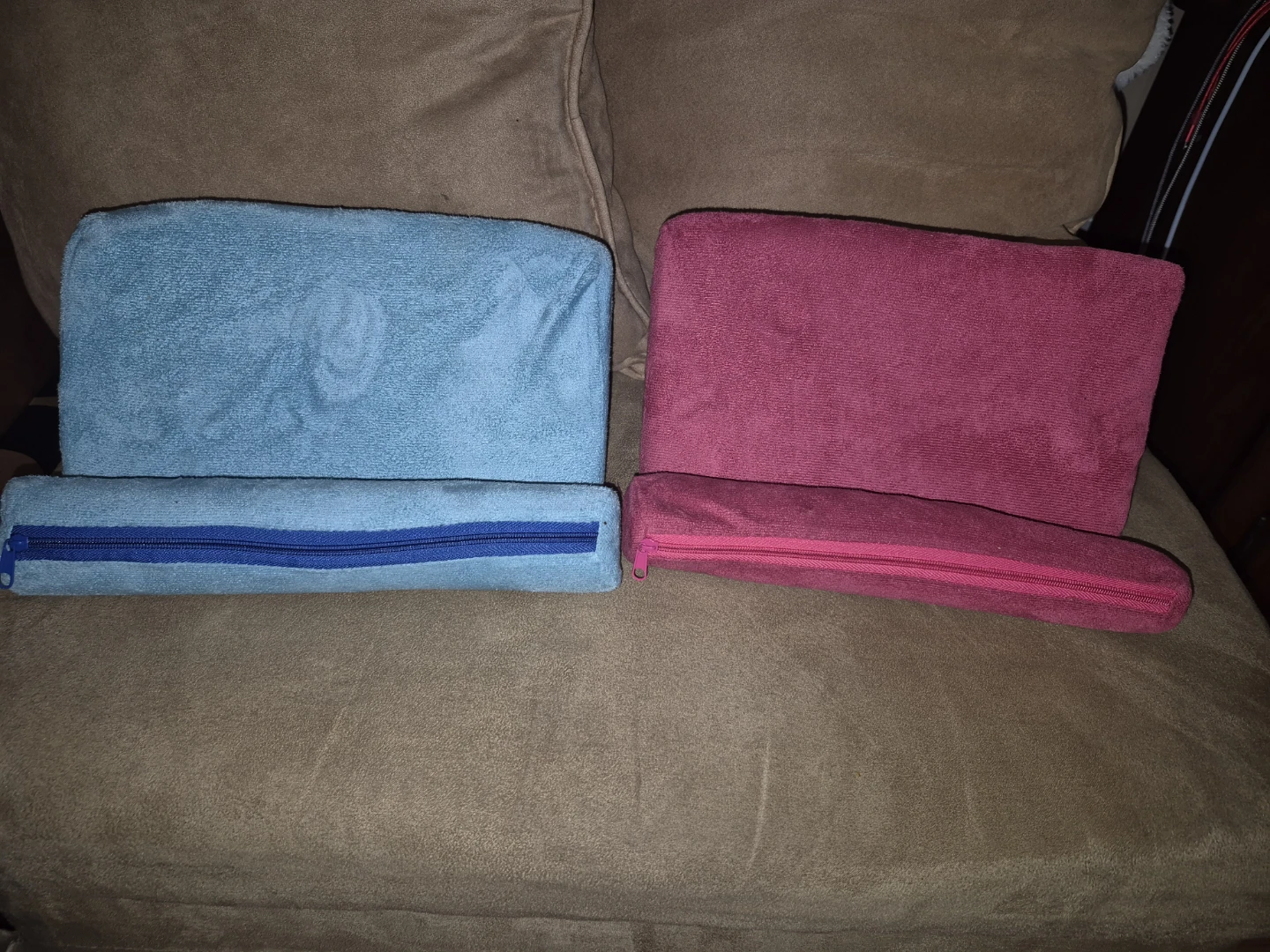 Set of 2 Tablet Pillow Stands - Blue & Pink