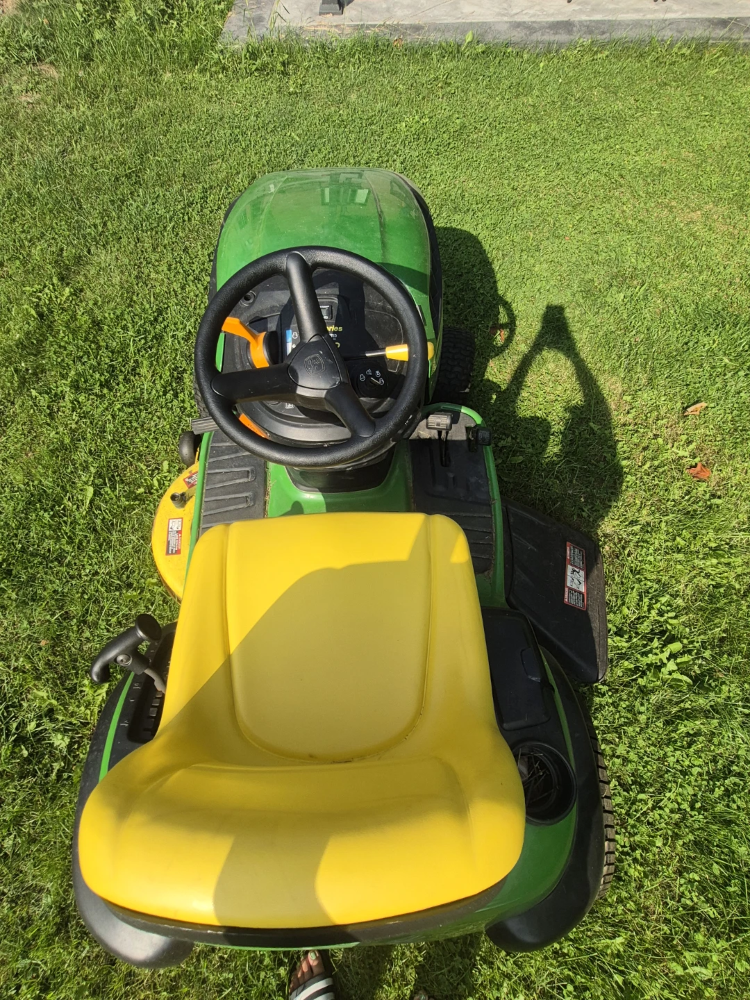 John Deere E130 Riding Lawn Mower - photo 4