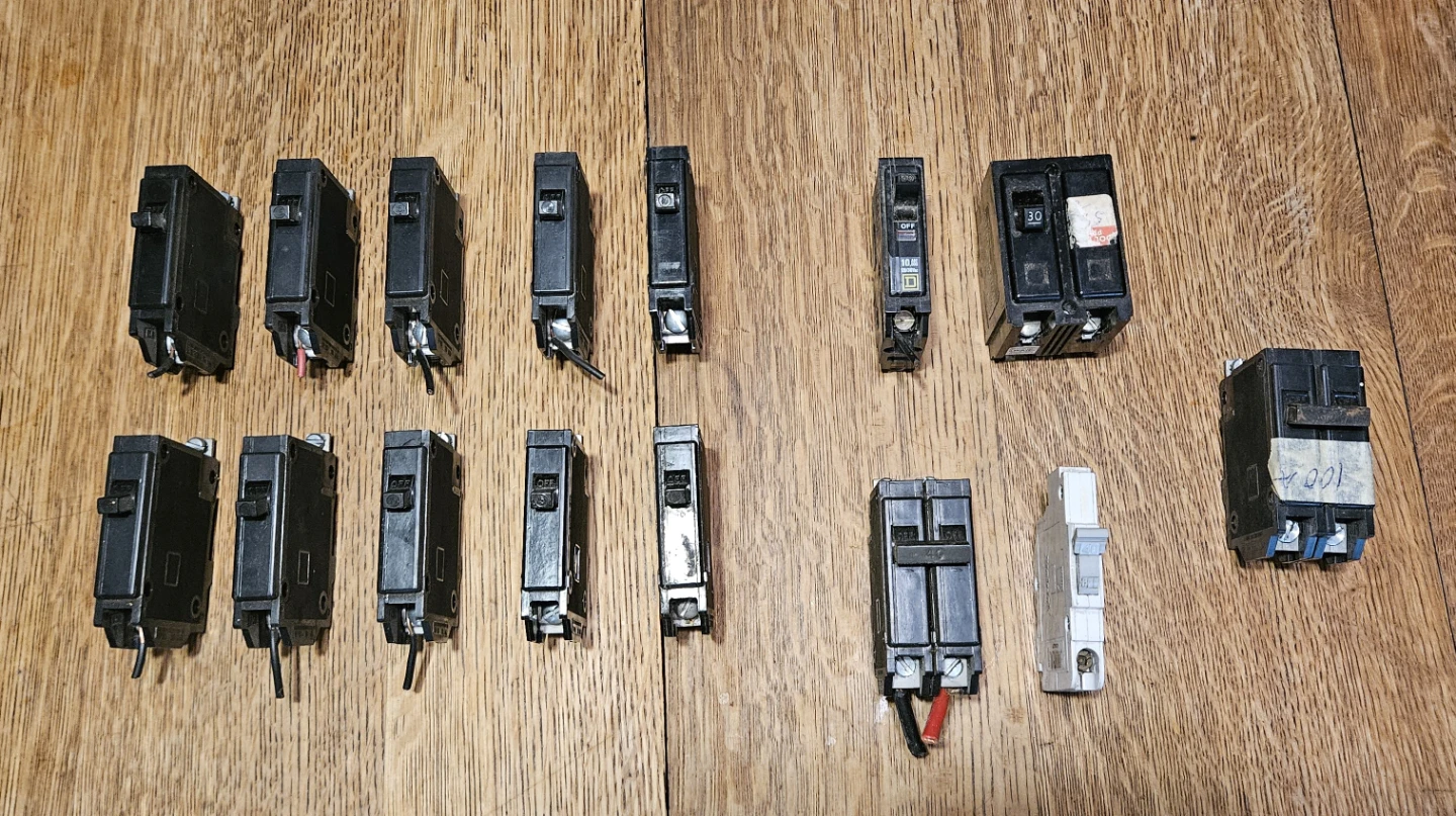 Electrical Circuit Breakers 15, 30, 40, 100A Single/ Dual