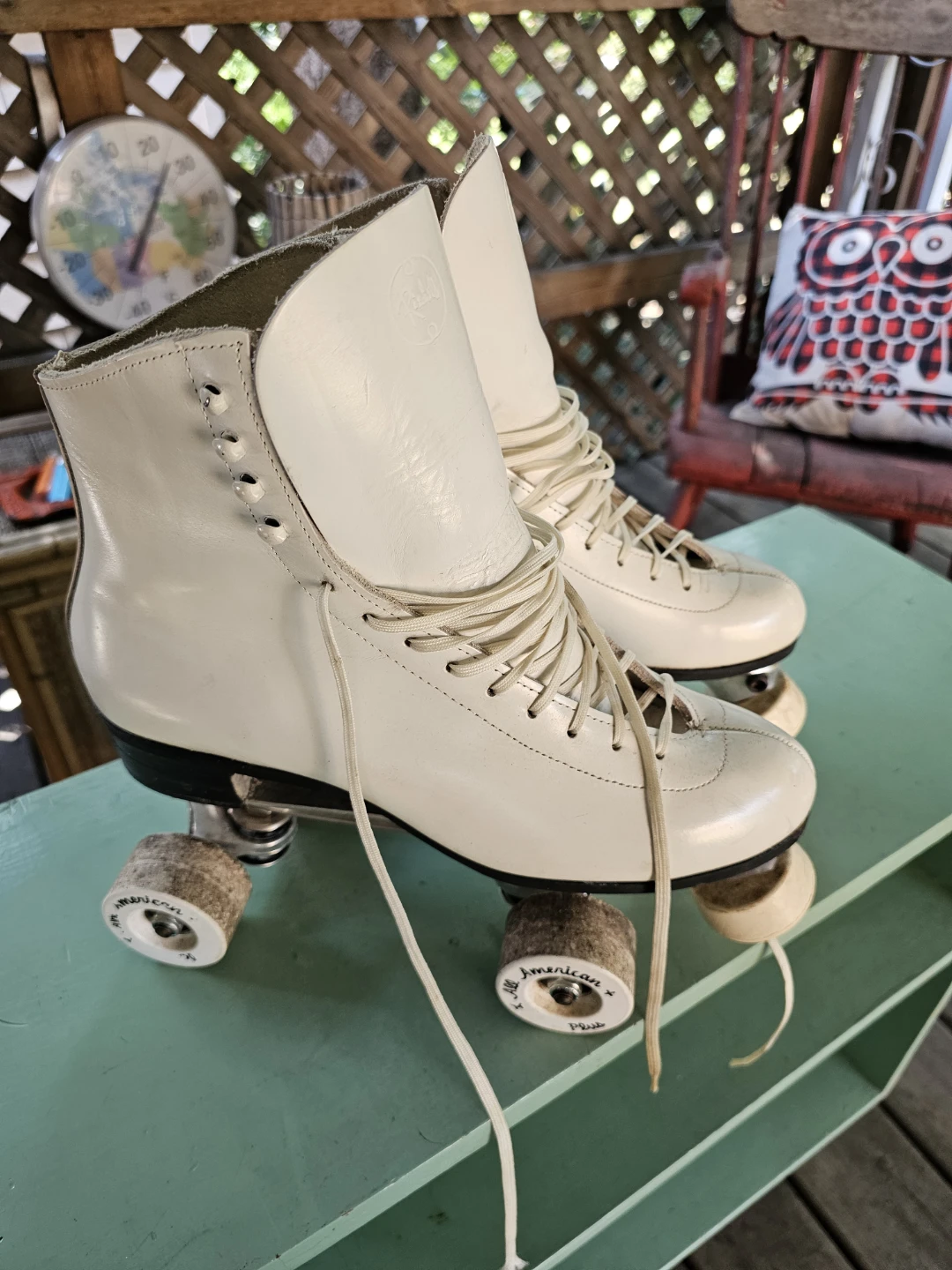White Riddell Roller Skates (Size 9)