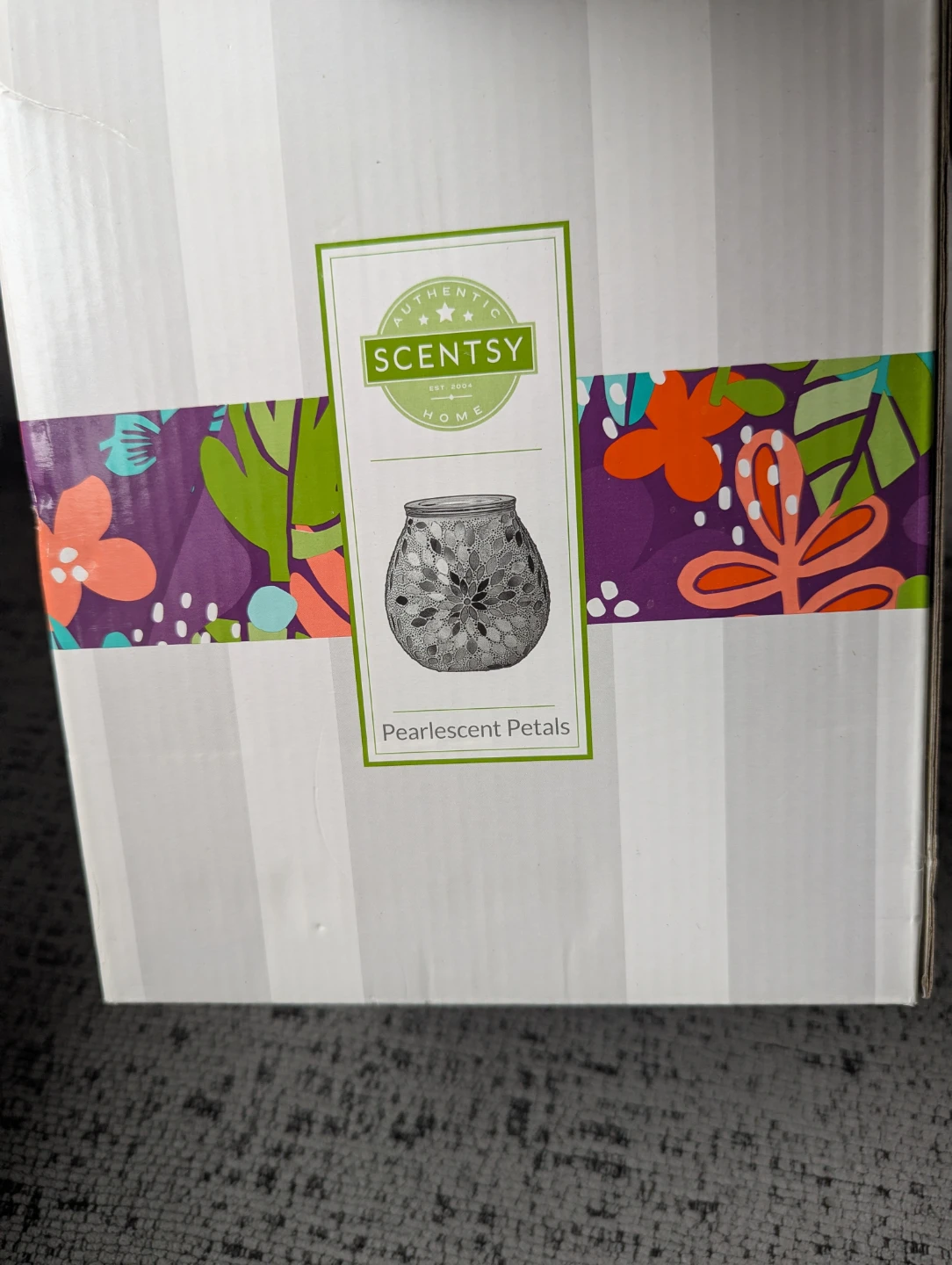 Scentsy Pearlescent Petals Wax Warmer