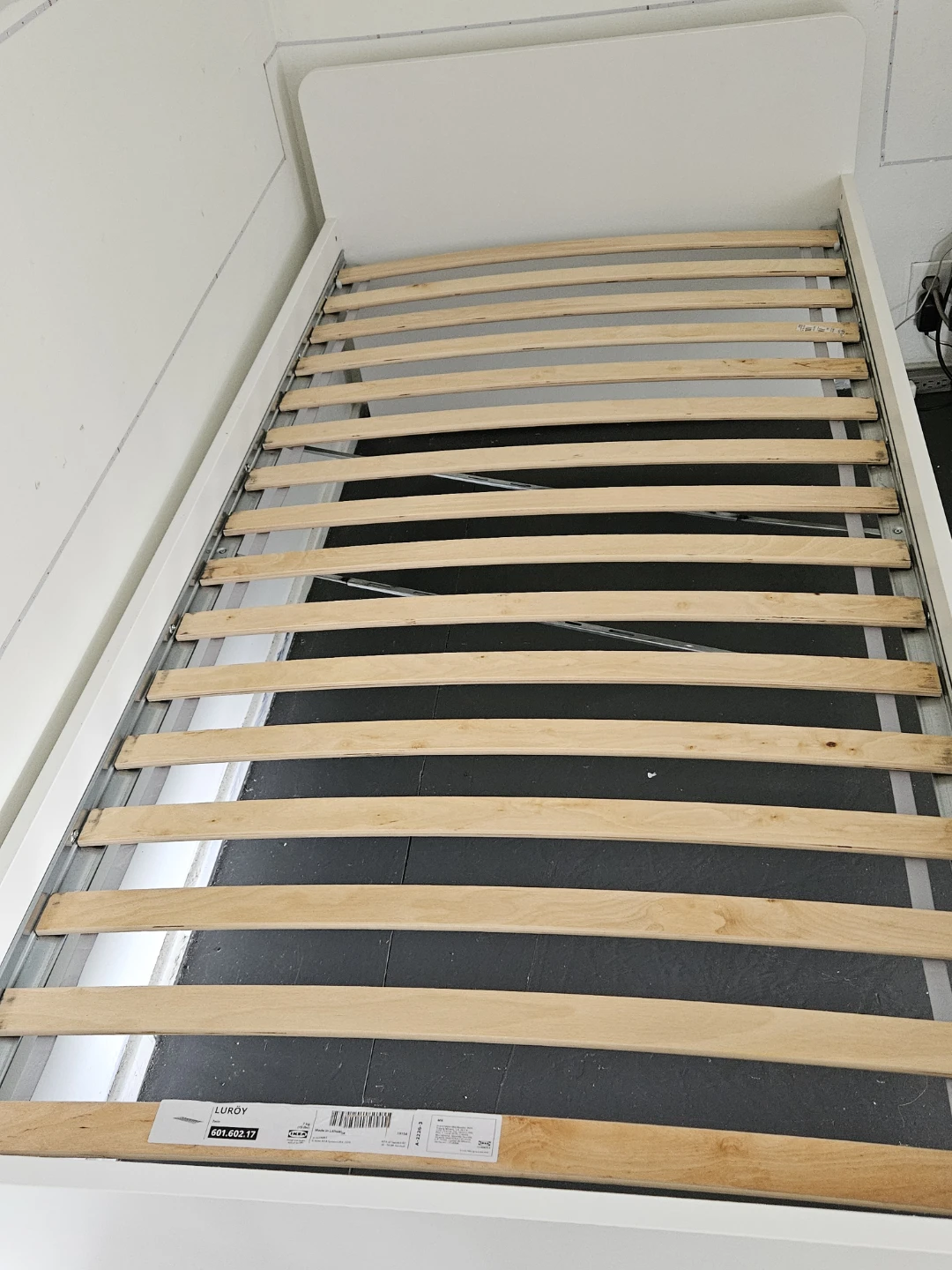 Ikea twin bed frame with slats - photo 2