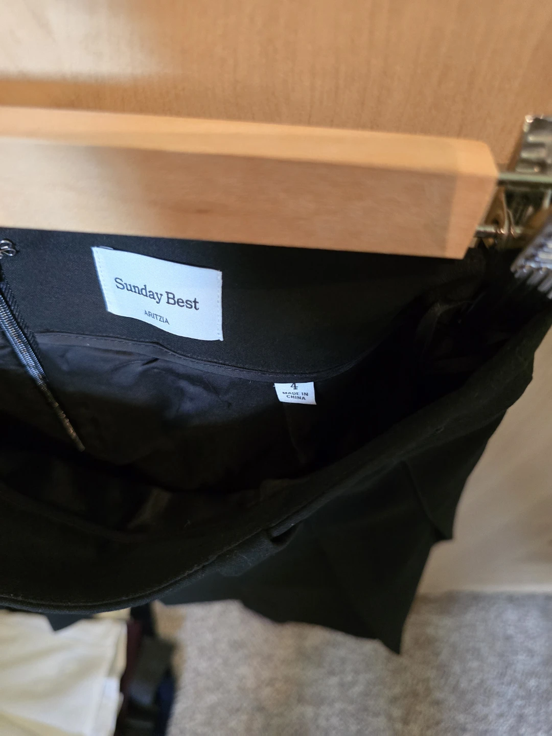 Aritzia Sunday Best Black Pleated Mini Skirt Size 4 - photo 2