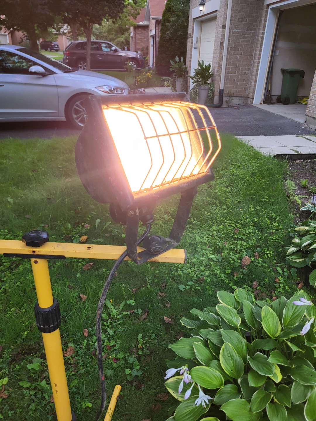 Dual Head Work Light with Adjustable Stand - photo 4
