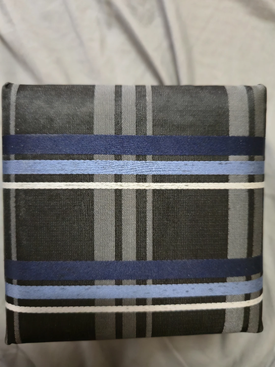 Blue and grey plaid silk necktie set with cufflinks