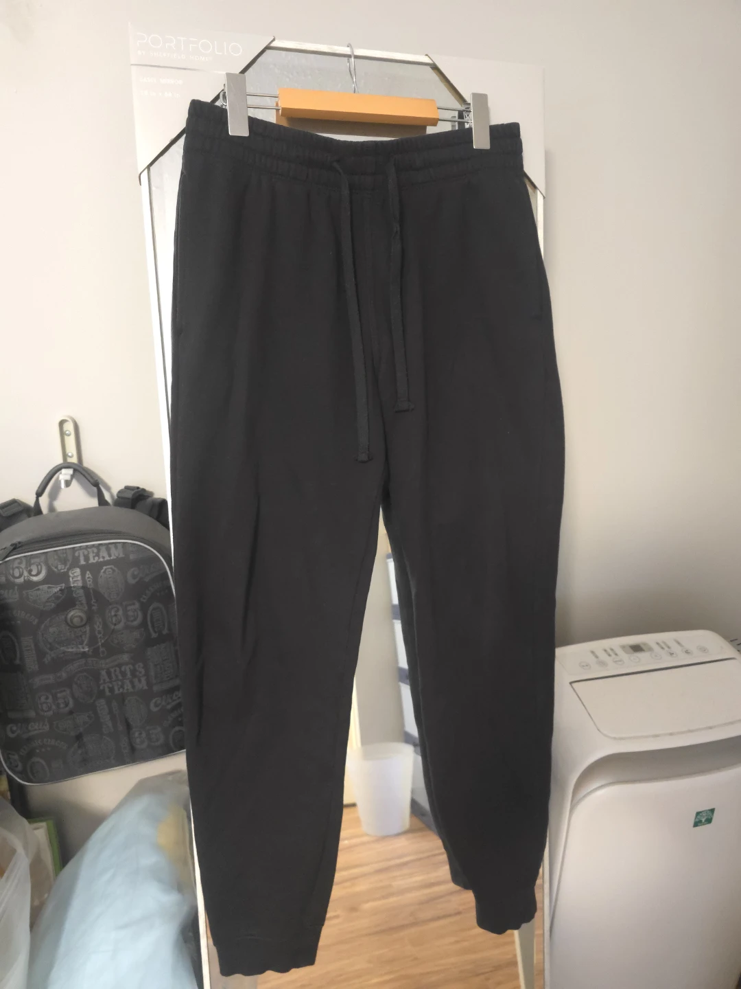 H&M and Uniqlo black pants - photo 2