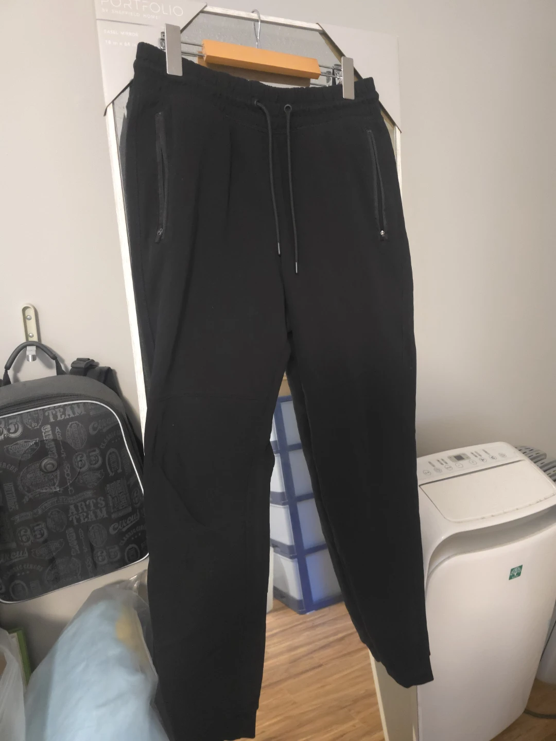 H&M and Uniqlo black pants - photo 4