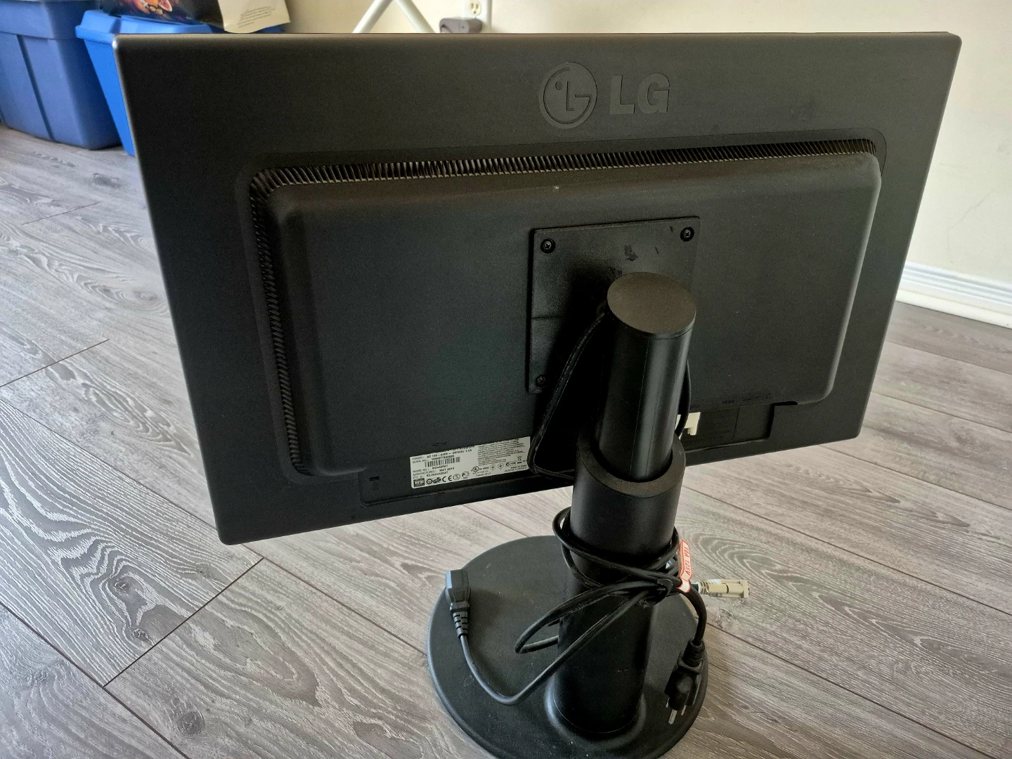 LG Flatron W2442PA Monitor - photo 3