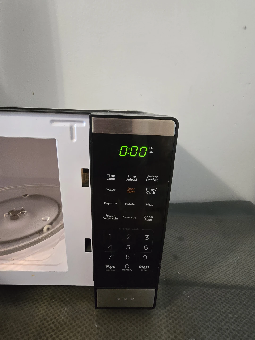 Black+Decker Microwave - photo 3