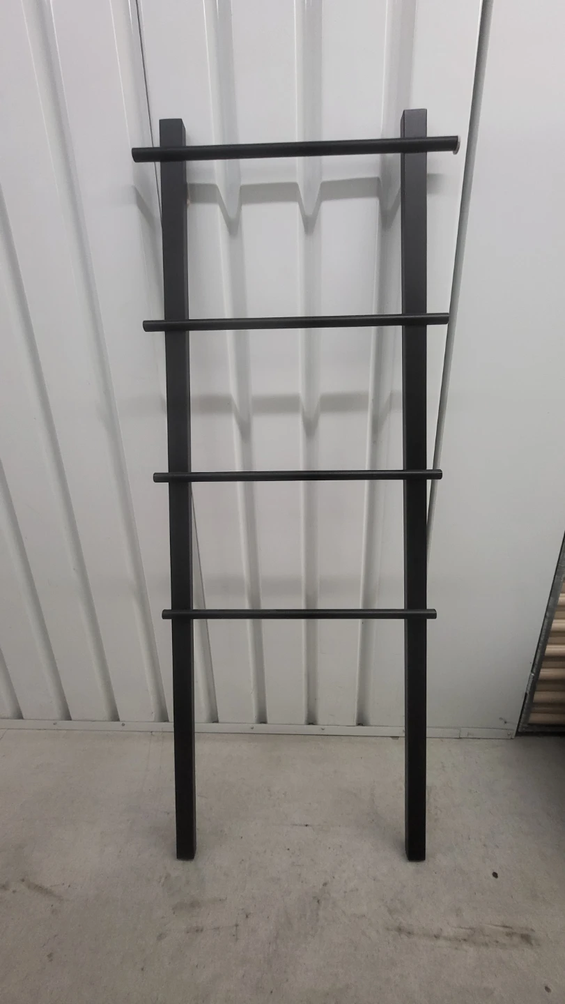 Black Metal Ladder Towel Rack - photo 3