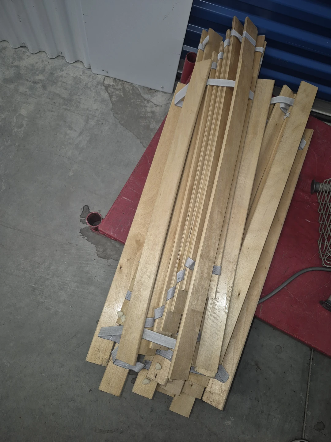 Queen size bed wood support