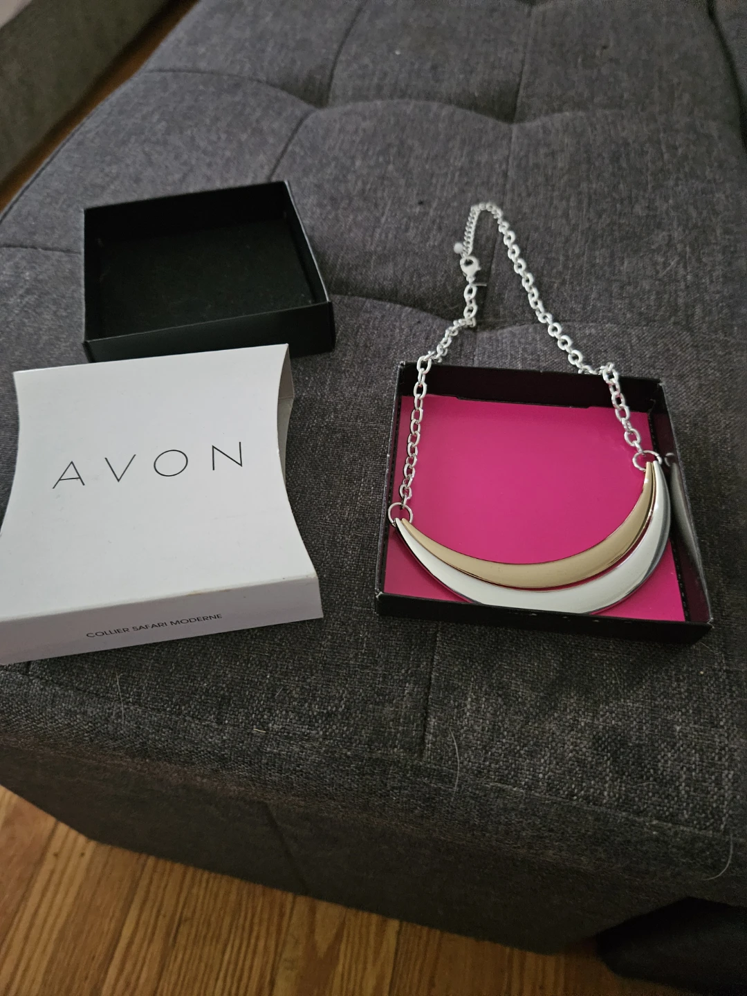 Avon Collier Safari Moderne Statement Necklace