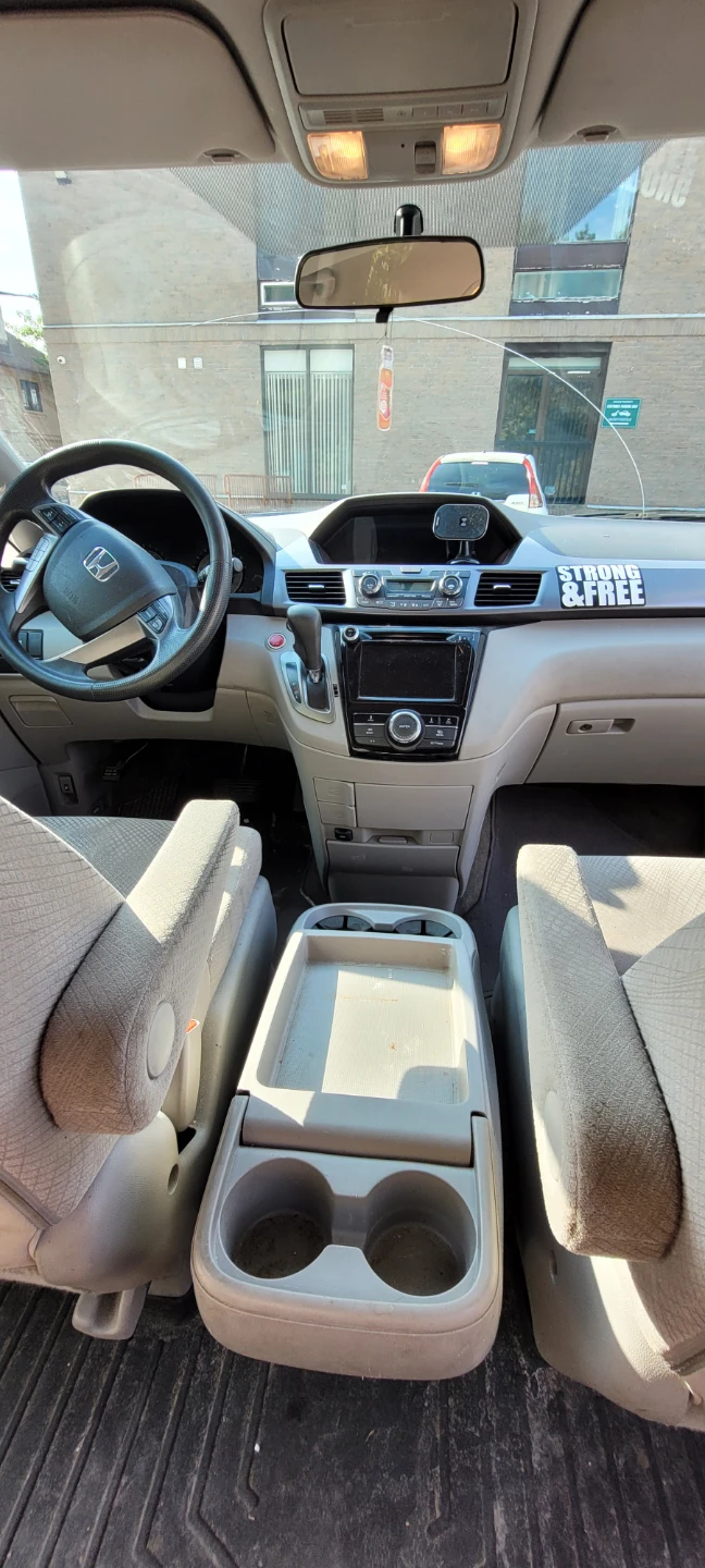Honda Odyssey Minivan - photo 2