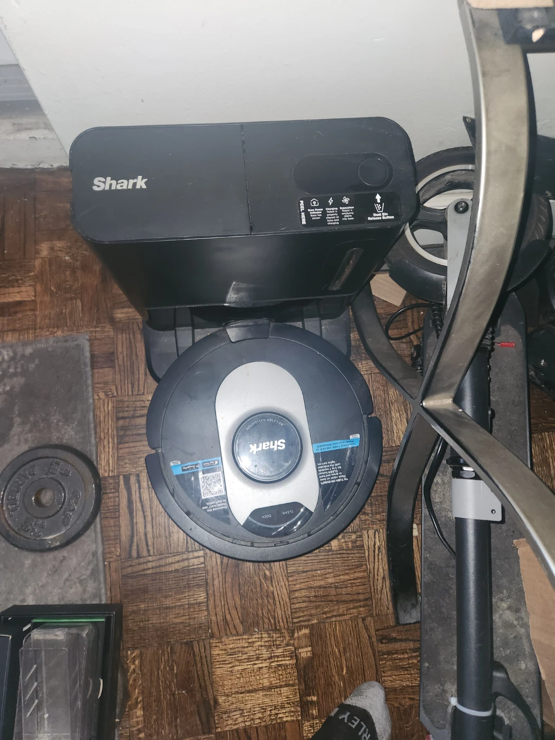 Shark Robot Vacuum with Self-Empty Base - photo 3