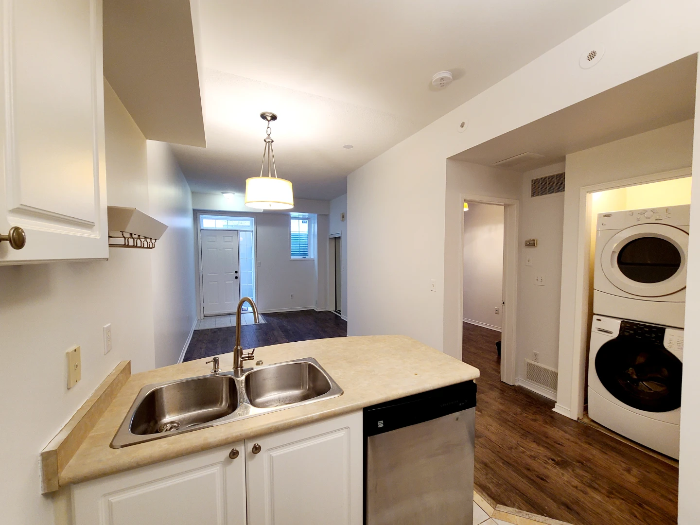 One Bedroom Townhouse in Mississauga for Rent - photo 5
