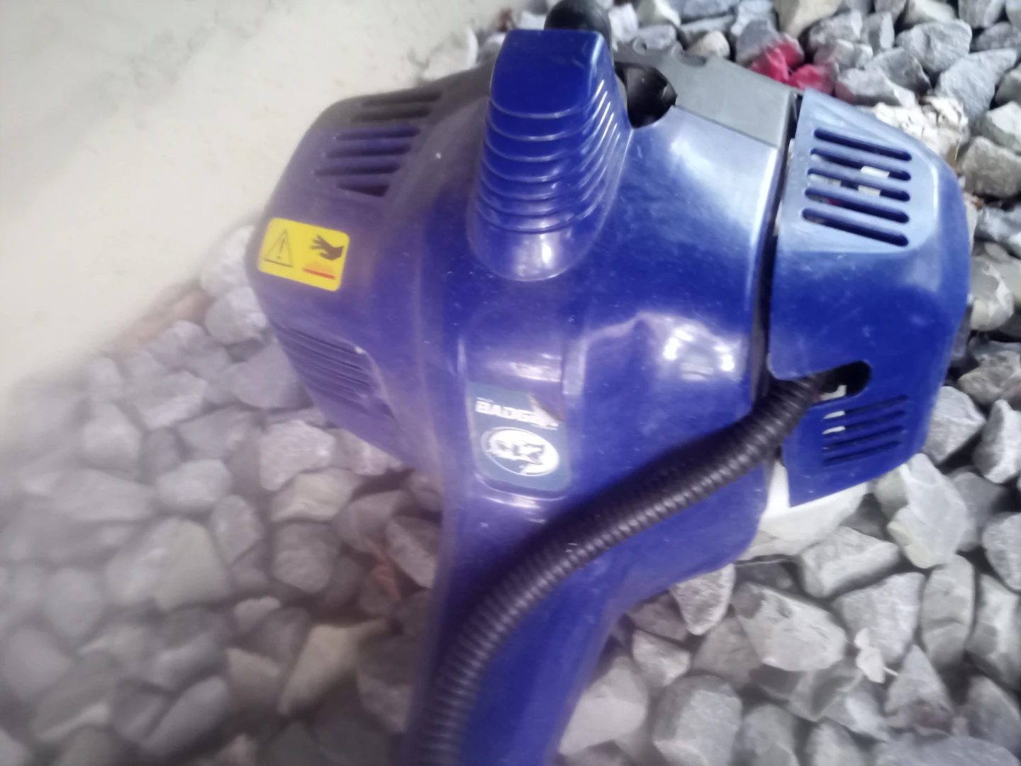 Troy-Bilt 4 stroke & Two 2 stroke gas trimmers - photo 4