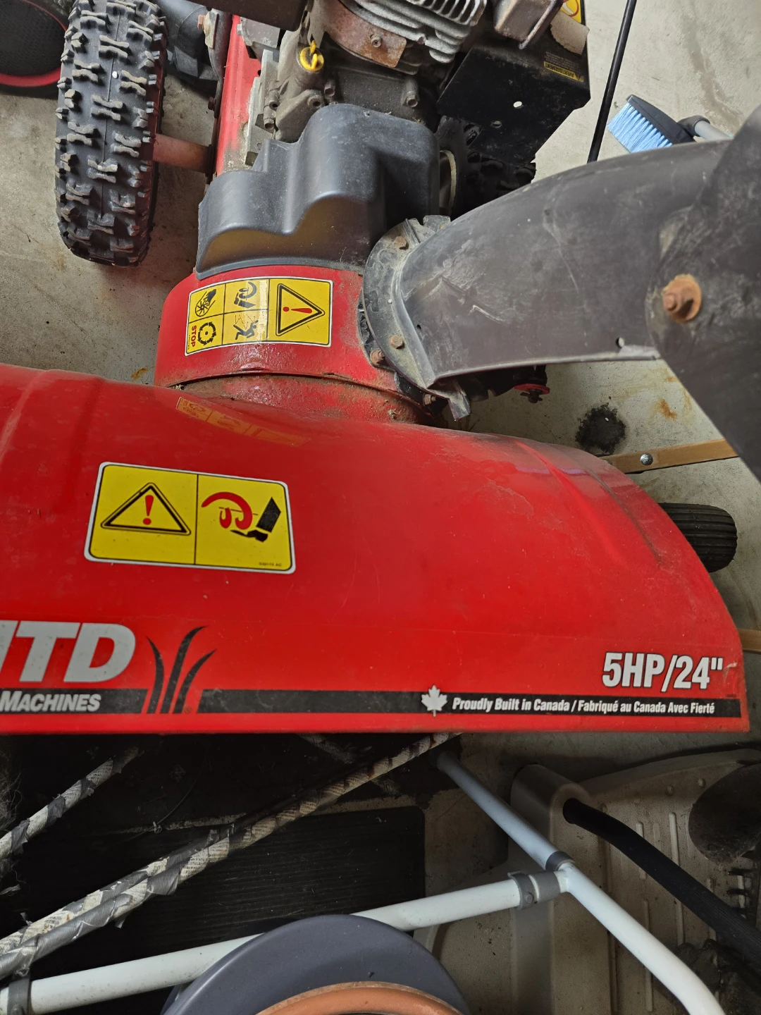 MTD Yard Machines Snow Blower 5HP/24" - photo 2