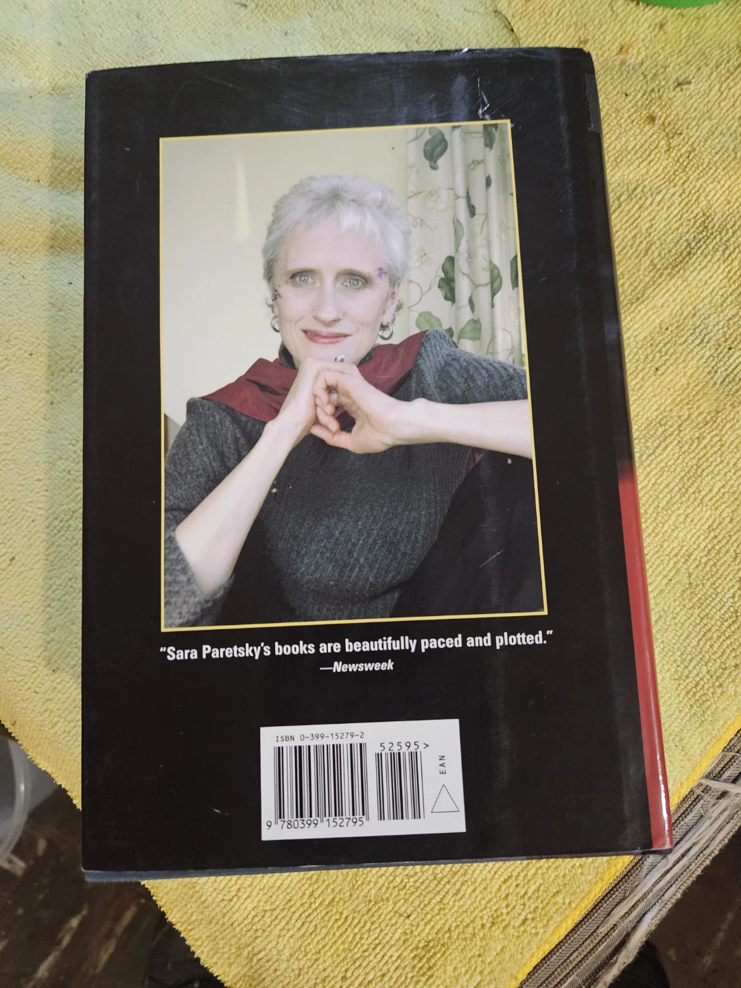 Sara Paretsky Fire Sale A V.I. Warshawski Novel Paperback Book - photo 3