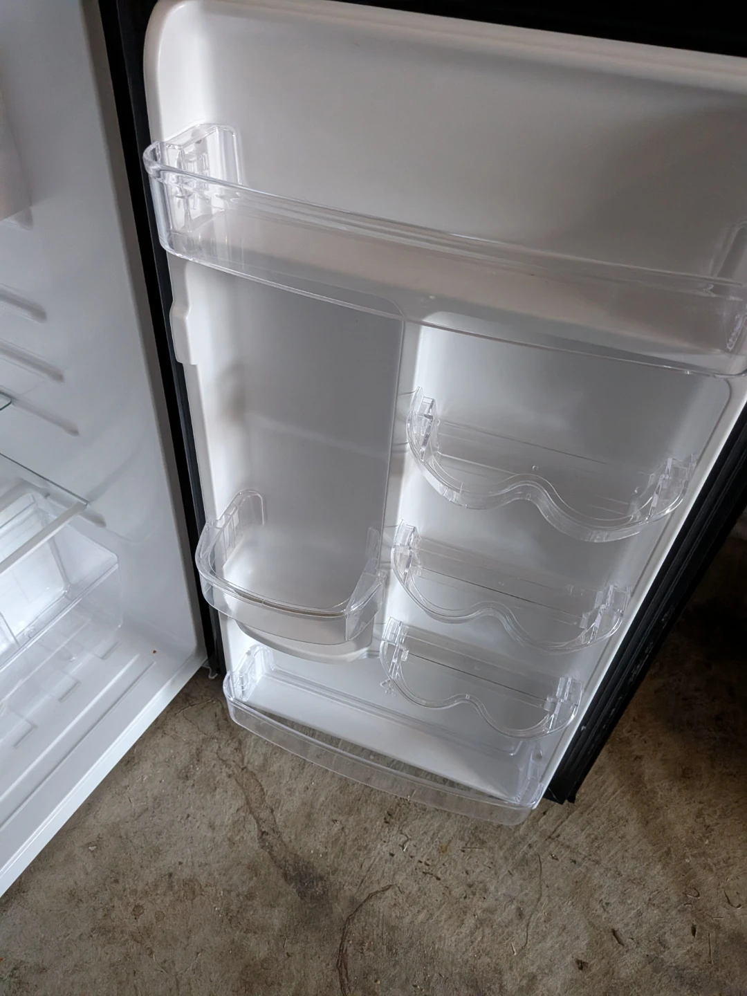 Hamilton Beach Mini Fridge - photo 3