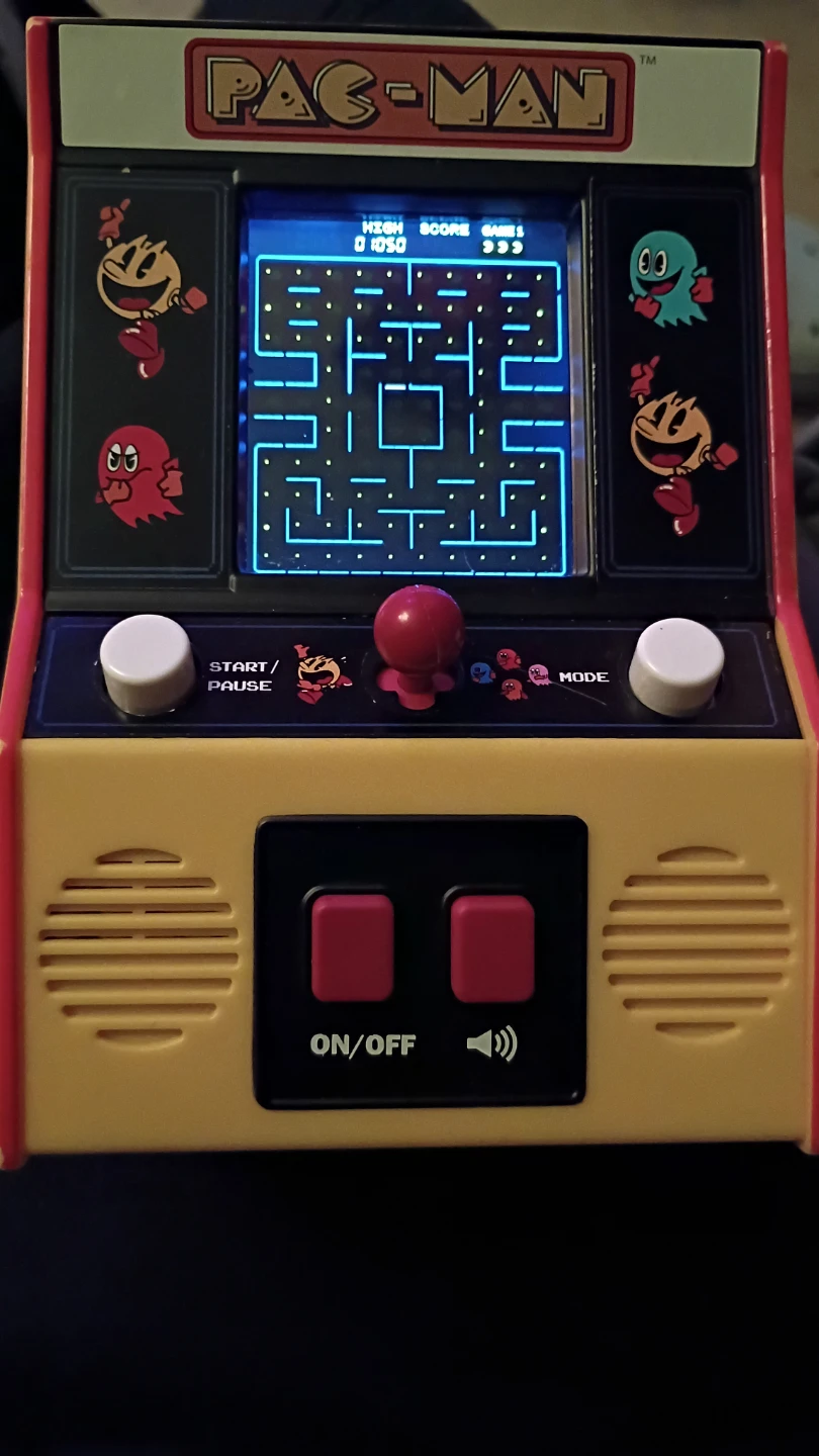 Pacman handheld game - photo 2
