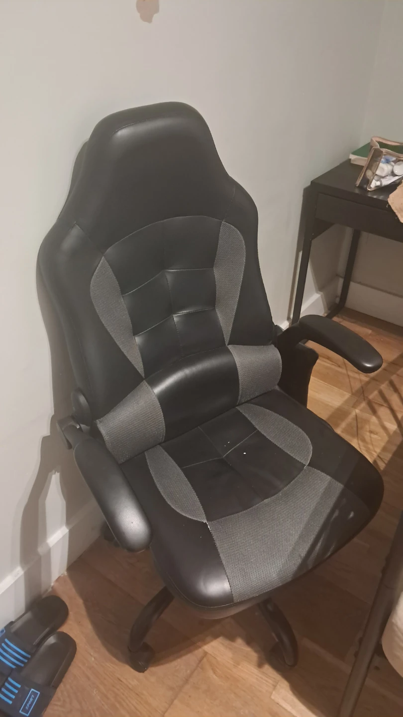 Black Gaming Chair - photo 2