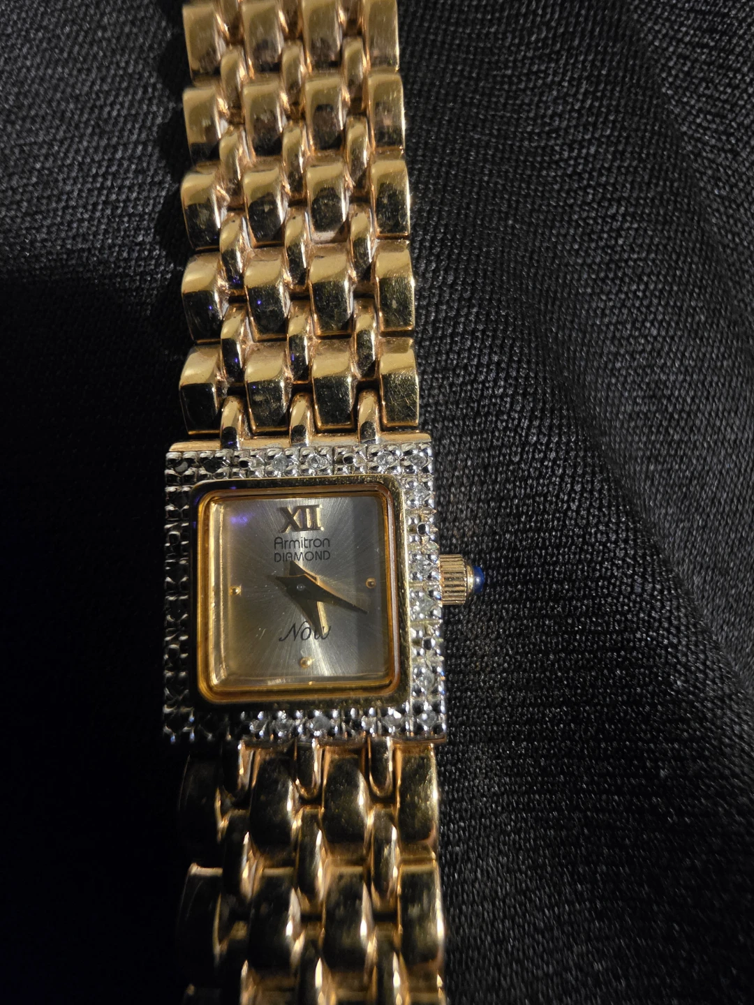 Amitron Gold-Tone women small bracelet watch - photo 2