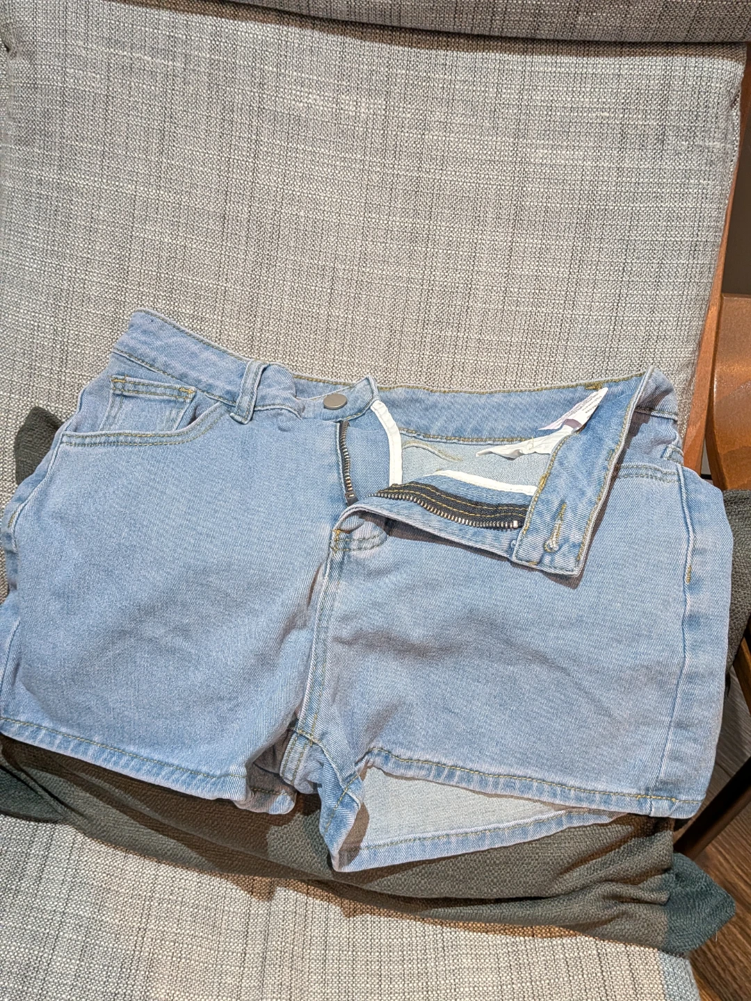 Light Wash Denim Shorts - Size M - photo 3