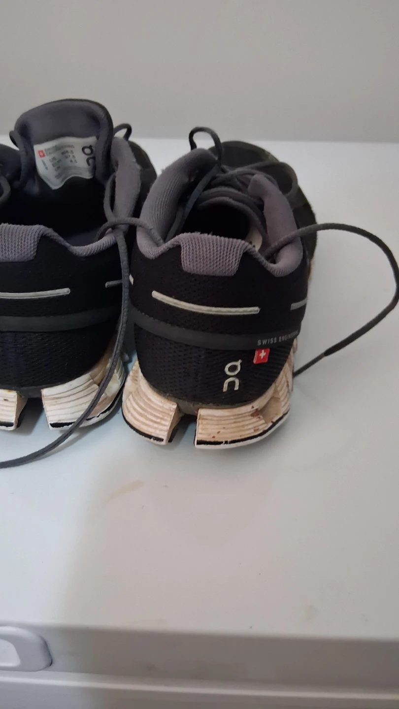 On Cloud Running Shoes size 6.5 - photo 3