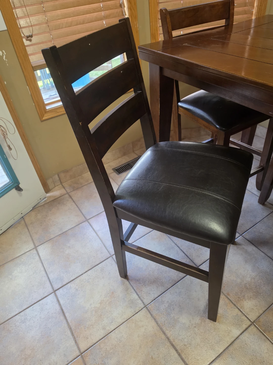 Bar height table with 6 chairs - photo 2