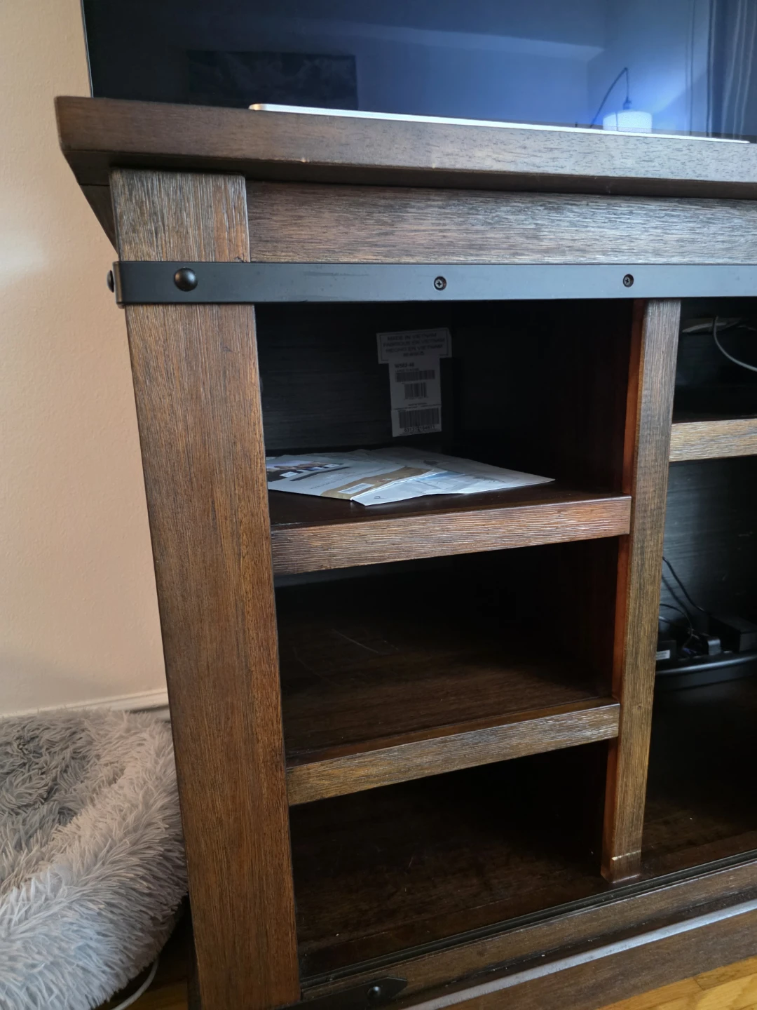 Farmhouse TV Stand  (TV not invludedt) - photo 4