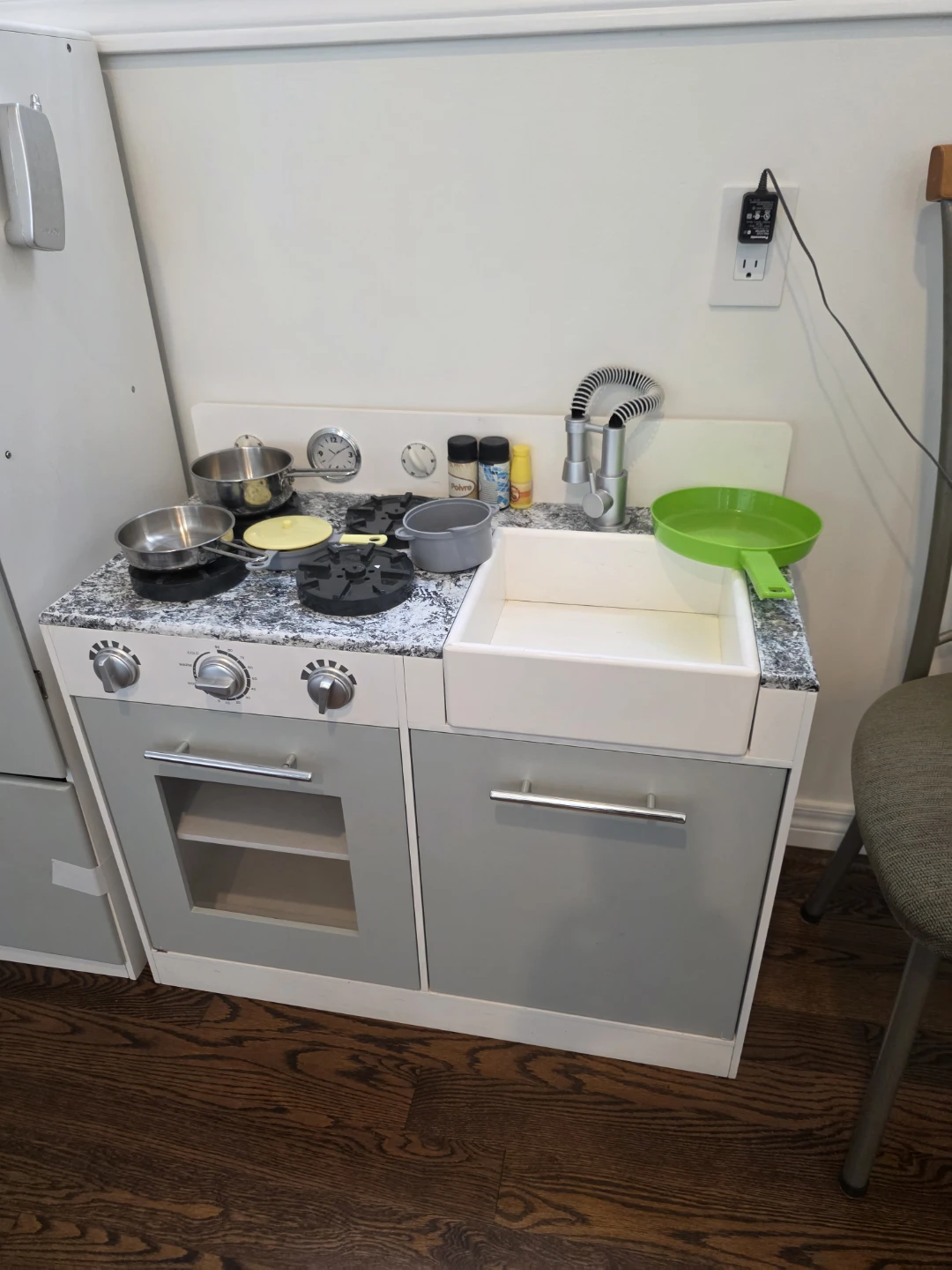 Kid's Play Kitchen with Sink and Stove - photo 5