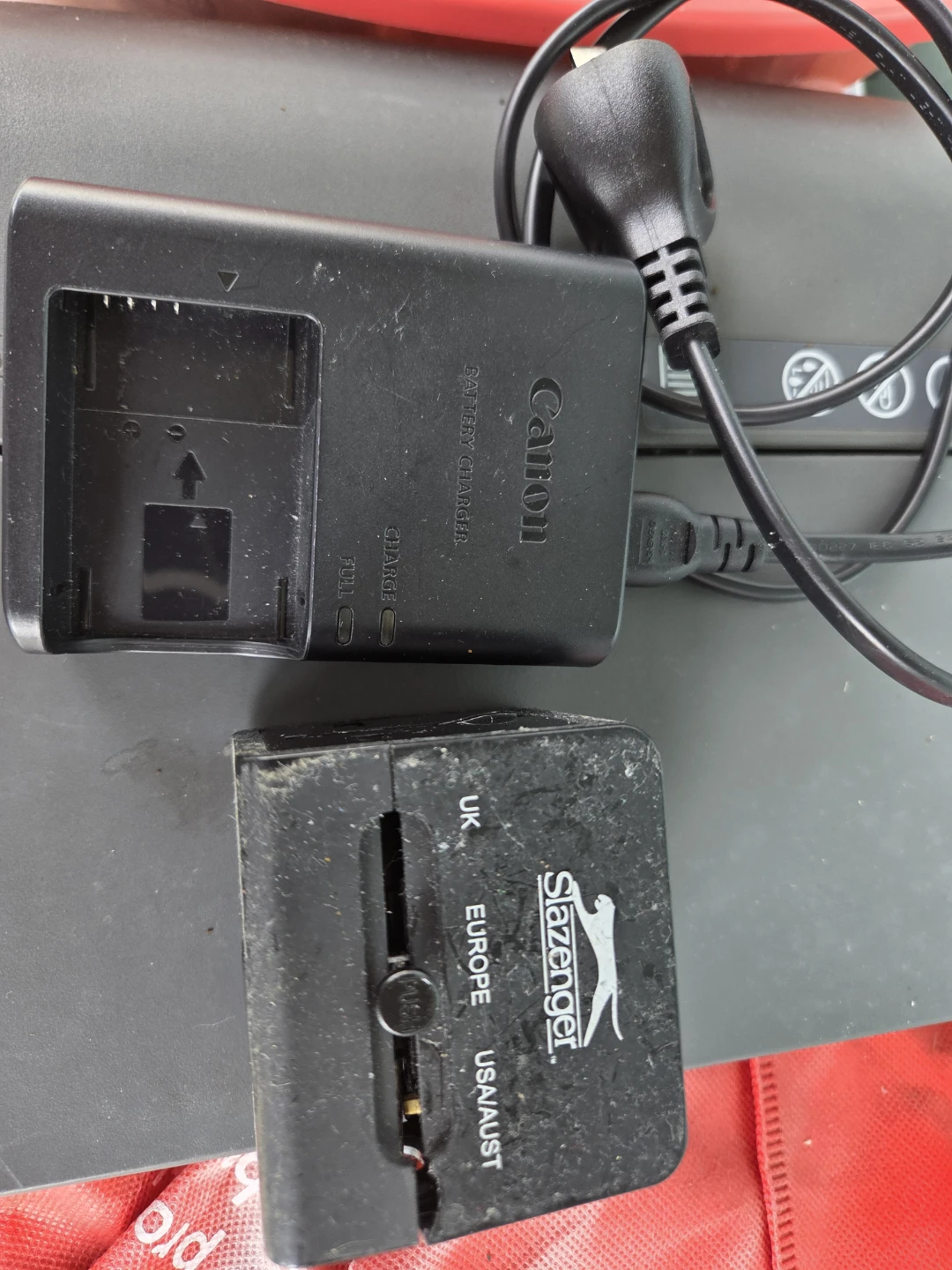 Canon Camera Battery Charger & Slazenger Travel Adapter - photo 3