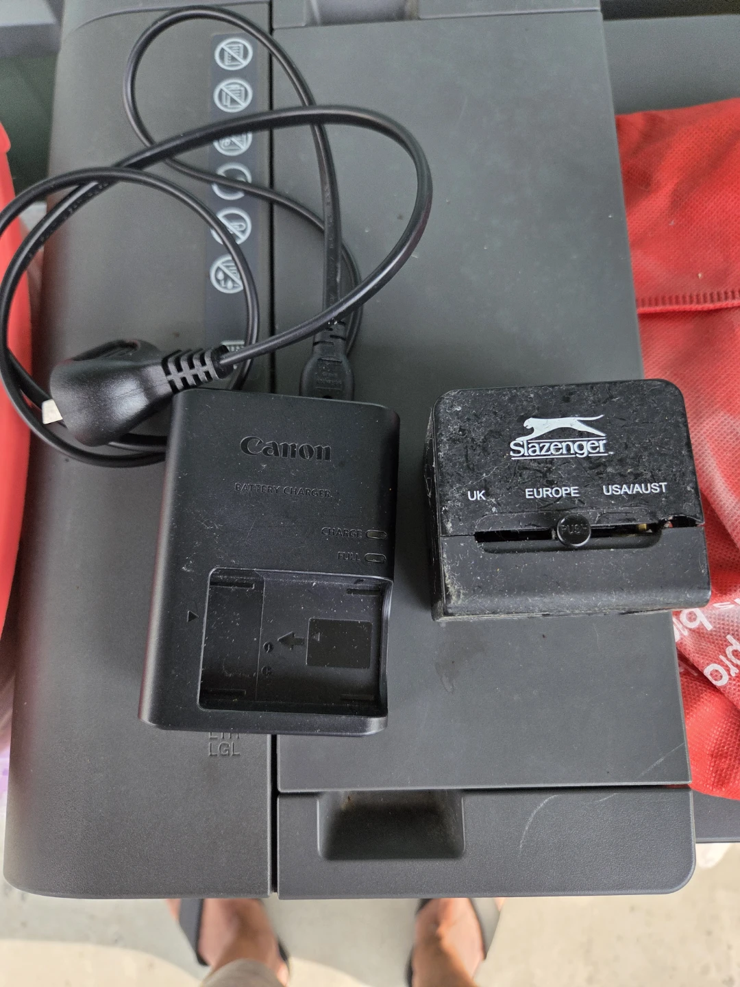 Canon Camera Battery Charger & Slazenger Travel Adapter - photo 4