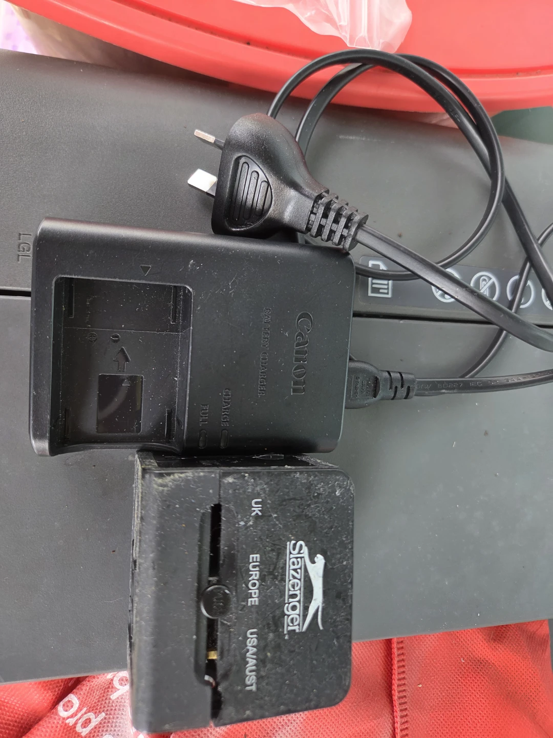 Canon Camera Battery Charger & Slazenger Travel Adapter - photo 5