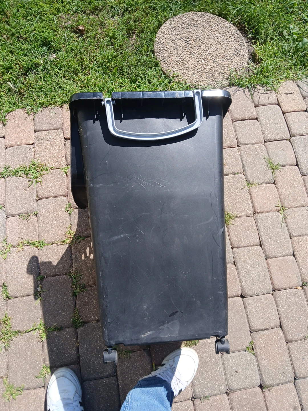 Rolling black plastic storage basket - photo 3