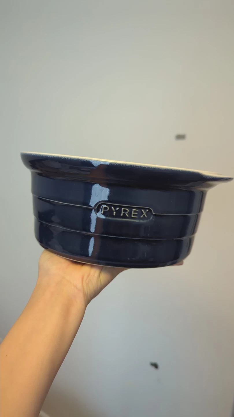 Vintage Pyrex casserole dish