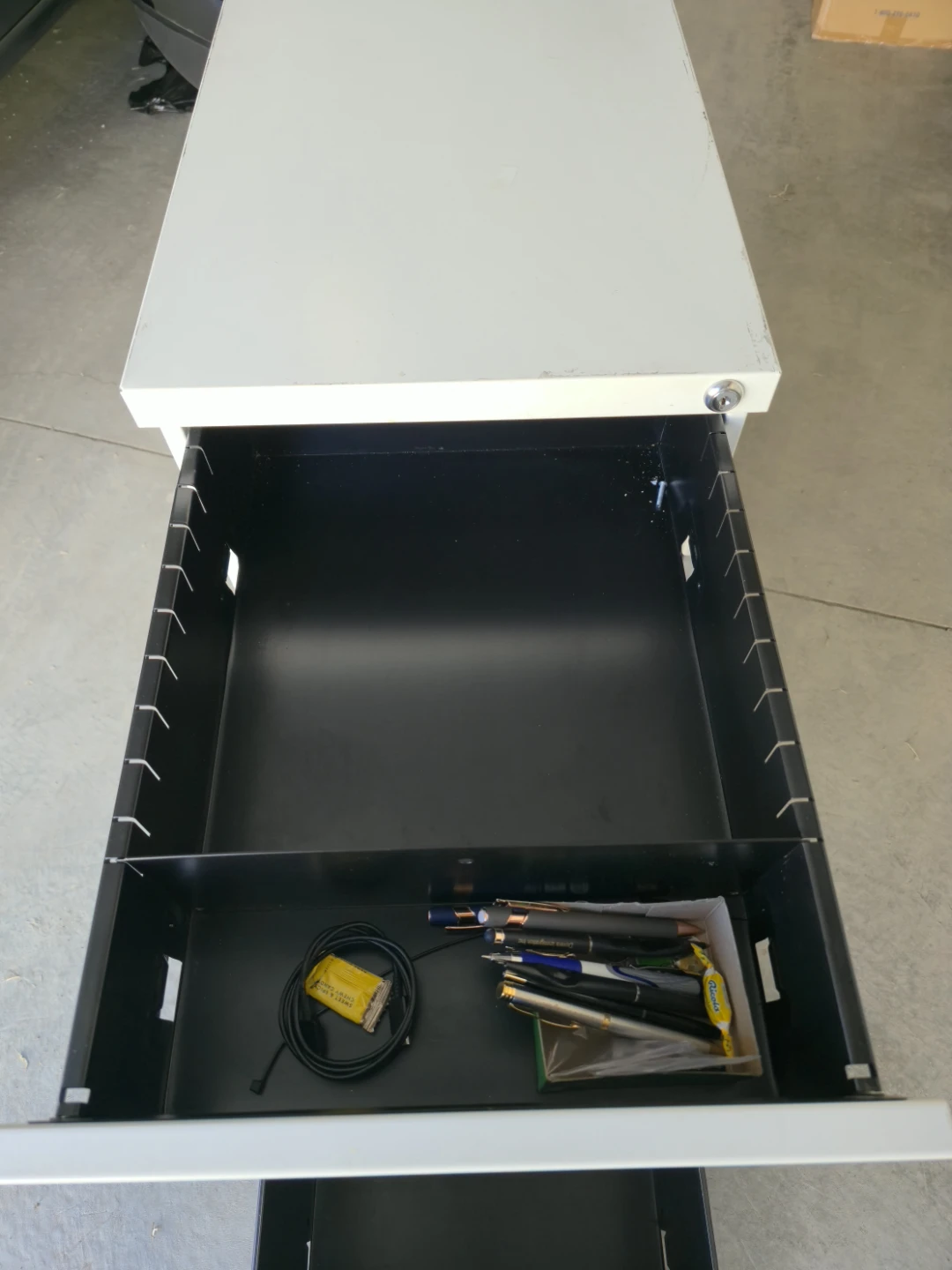 White 3-Drawer Filing Cabinet - photo 4