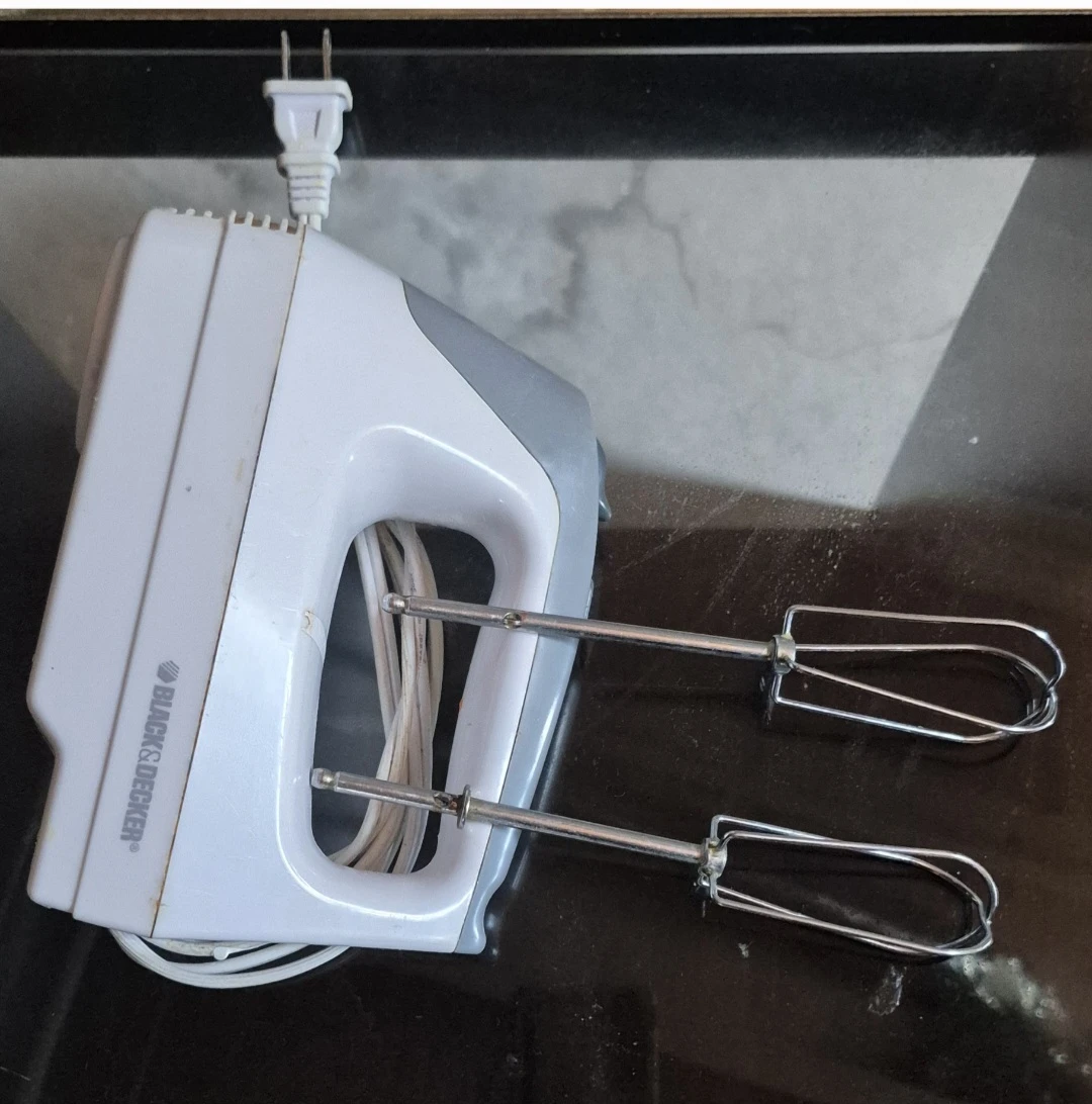BLACK+DECKER Hand Mixer - photo 2
