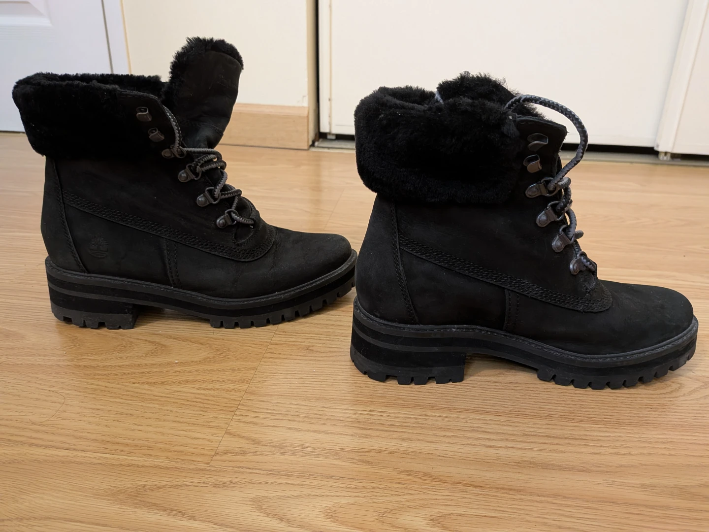 Timberland Women's Black Fur Trimmed Boots - photo 2